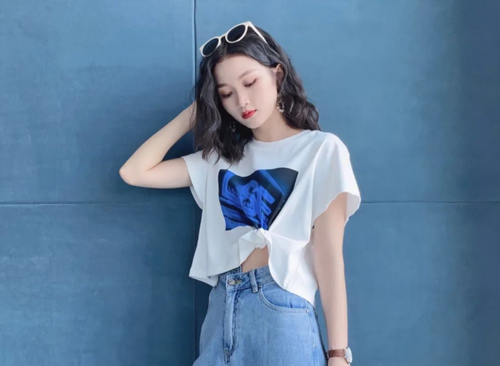 【尚慧】又A又欲的T恤+高腰下装，回头率爆表